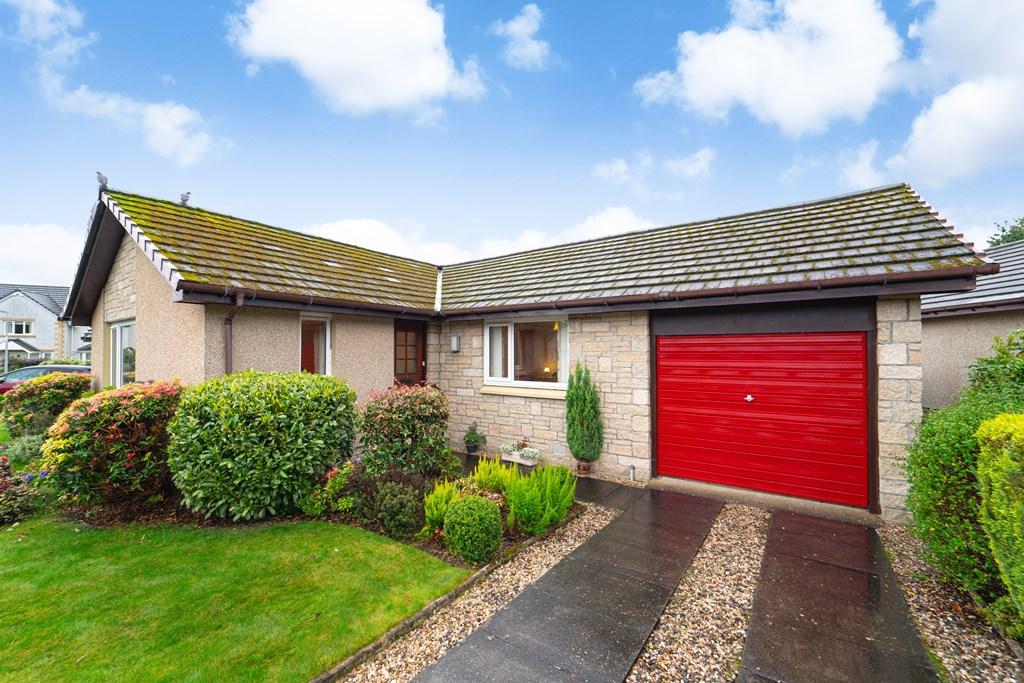 Macrosty Gardens, Crieff PH7 3 bed bungalow £225,000