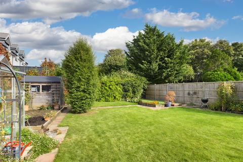 1 Welley Avenue, Wraysbury, Staines-upon-thames, TW19 5HE