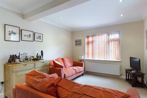 1 Welley Avenue, Wraysbury, Staines-upon-thames, TW19 5HE