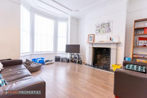 undefined, Liverpool L18