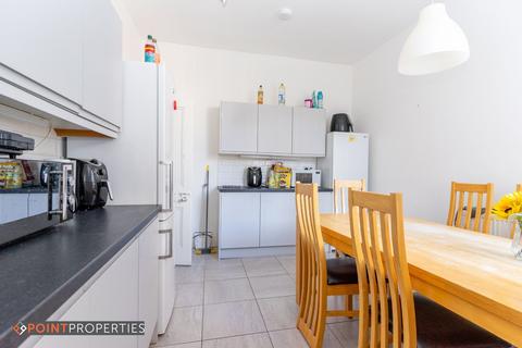 undefined, Liverpool L18
