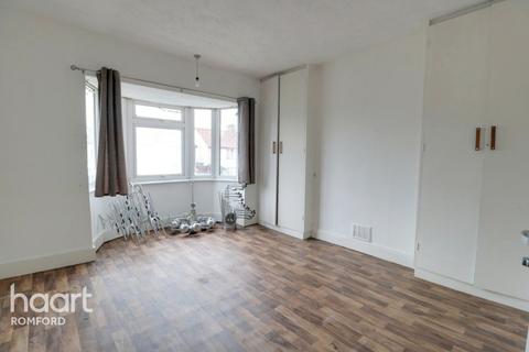6 Weald Way, Romford, RM7 9PD