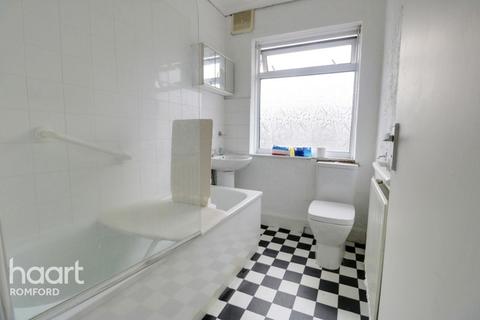 6 Weald Way, Romford, RM7 9PD