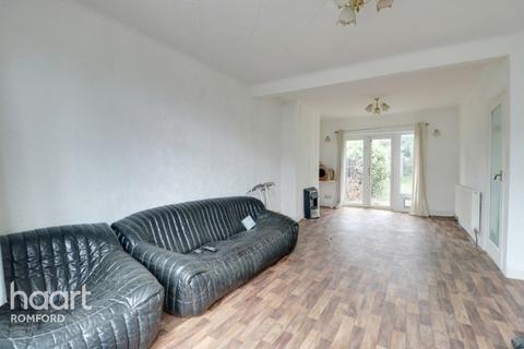 6 Weald Way, Romford, RM7 9PD