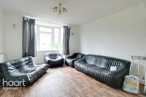 6 Weald Way, Romford, RM7 9PD