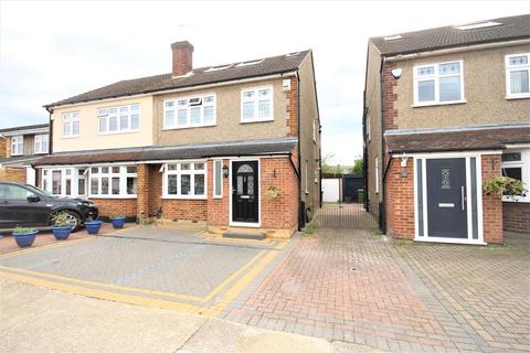 30 Epping Close, Romford, RM7 8BH
