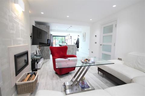 30 Epping Close, Romford, RM7 8BH