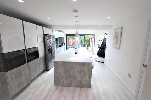 30 Epping Close, Romford, RM7 8BH