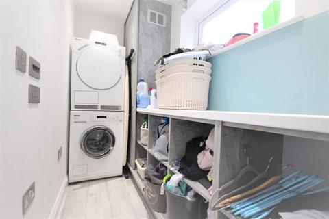 30 Epping Close, Romford, RM7 8BH