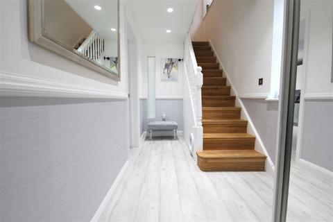 30 Epping Close, Romford, RM7 8BH