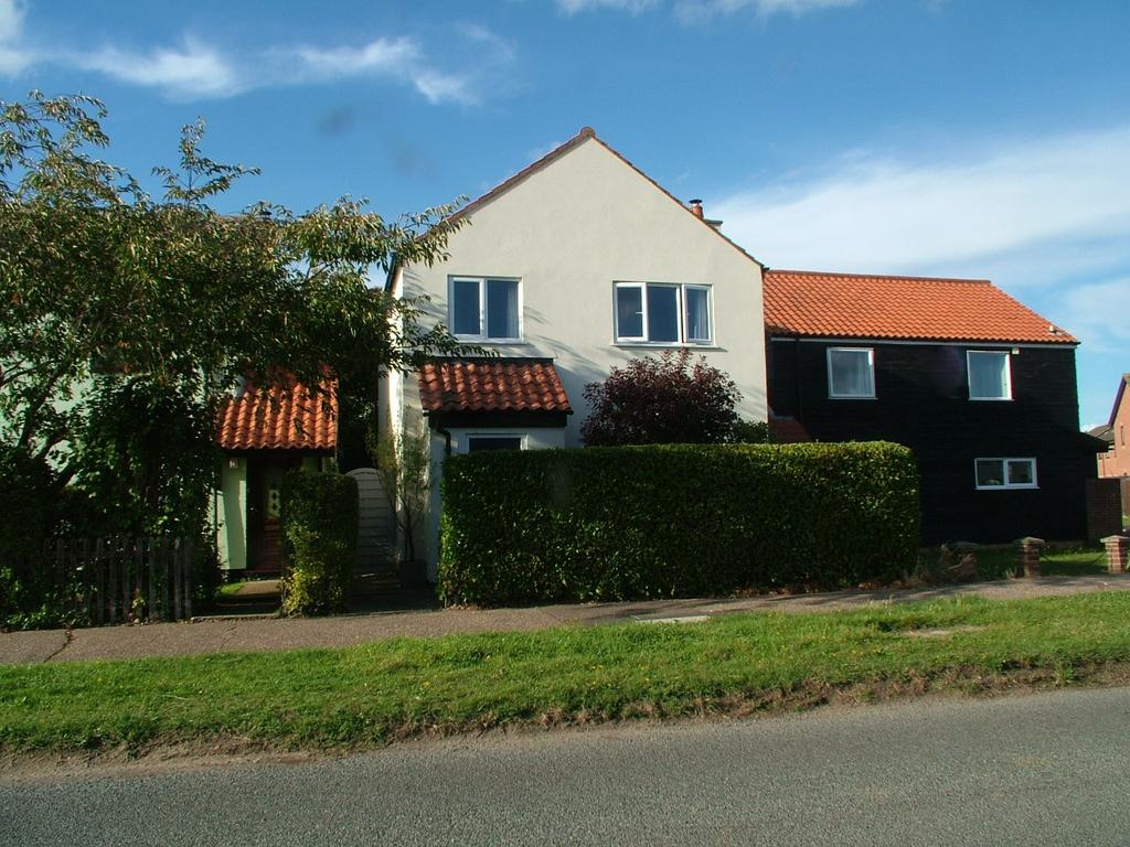 LONG STRATTON 3 bed detached house £295,000
