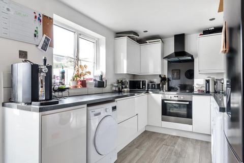 6 Burwell Close, Witney, OX28 5JN