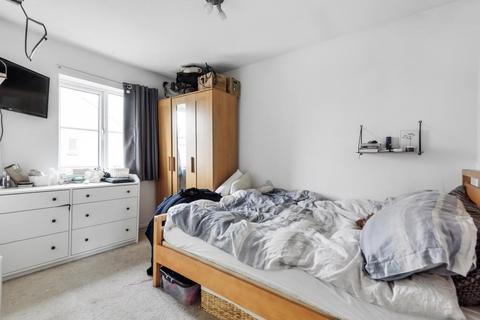6 Burwell Close, Witney, OX28 5JN