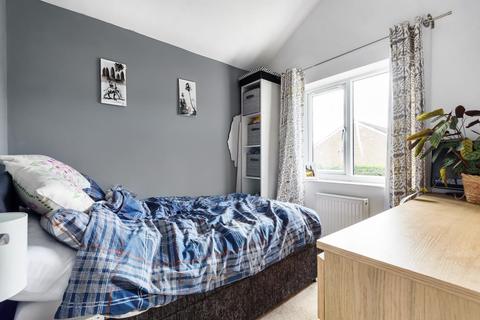 6 Burwell Close, Witney, OX28 5JN
