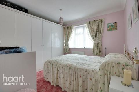 2 bedroom flat for sale - Cunningham Close, Romford