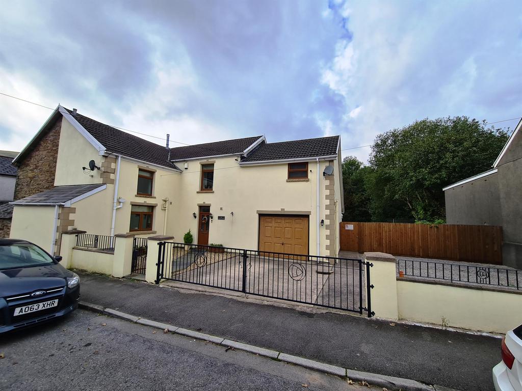 Corbett Street, Bridgend, CF32 7AA 4 bed semidetached house £320,000