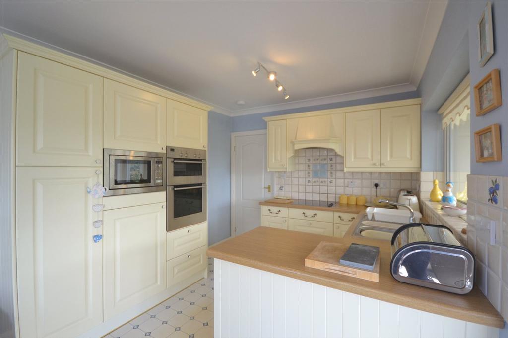 Hawes Drive, Deganwy, Conwy, LL31 4 bed bungalow £400,000