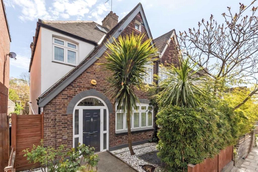 Valley Road, Streatham Hill, London, SW16 4 bed end of terrace house