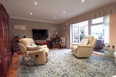 14 Lower Drive, Seaford, BN25 3AS