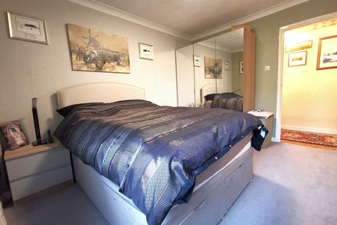 14 Lower Drive, Seaford, BN25 3AS