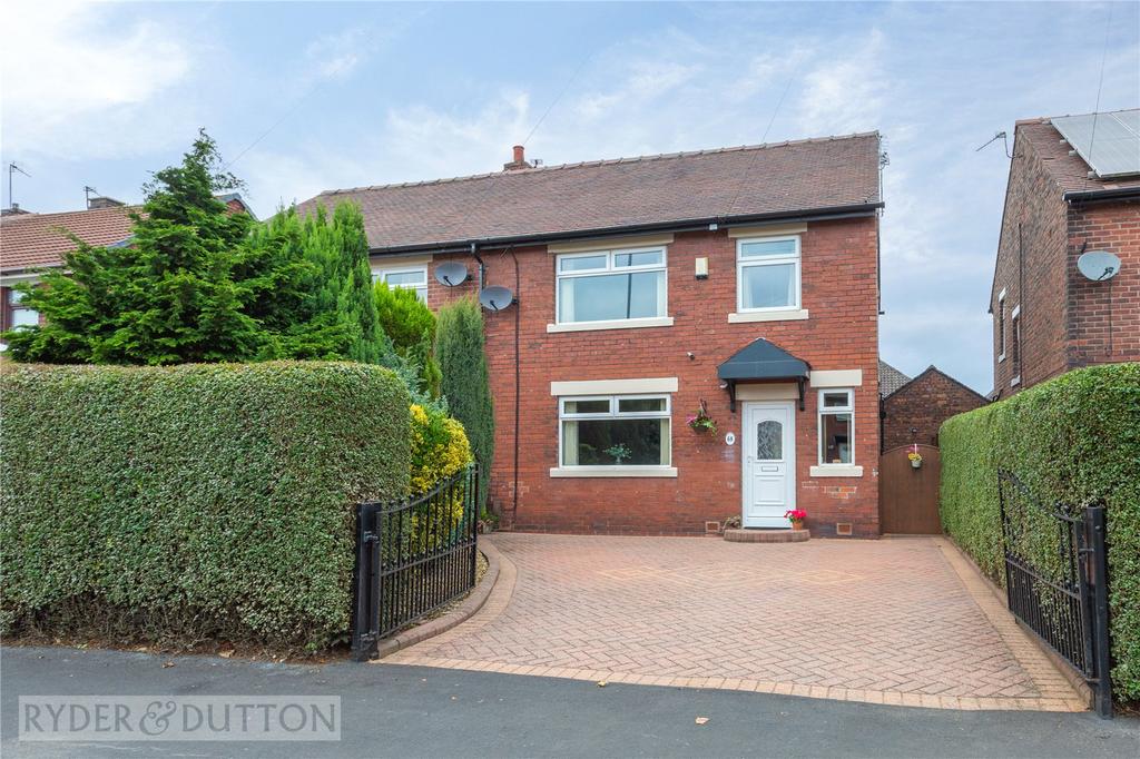 Knowle Avenue, AshtonunderLyne, OL7 3 bed semidetached house £190,000