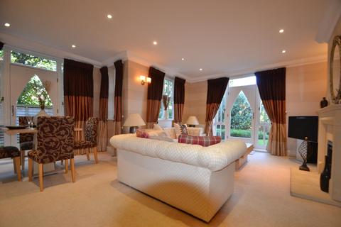 2 bedroom flat for sale, Weybridge, Surrey