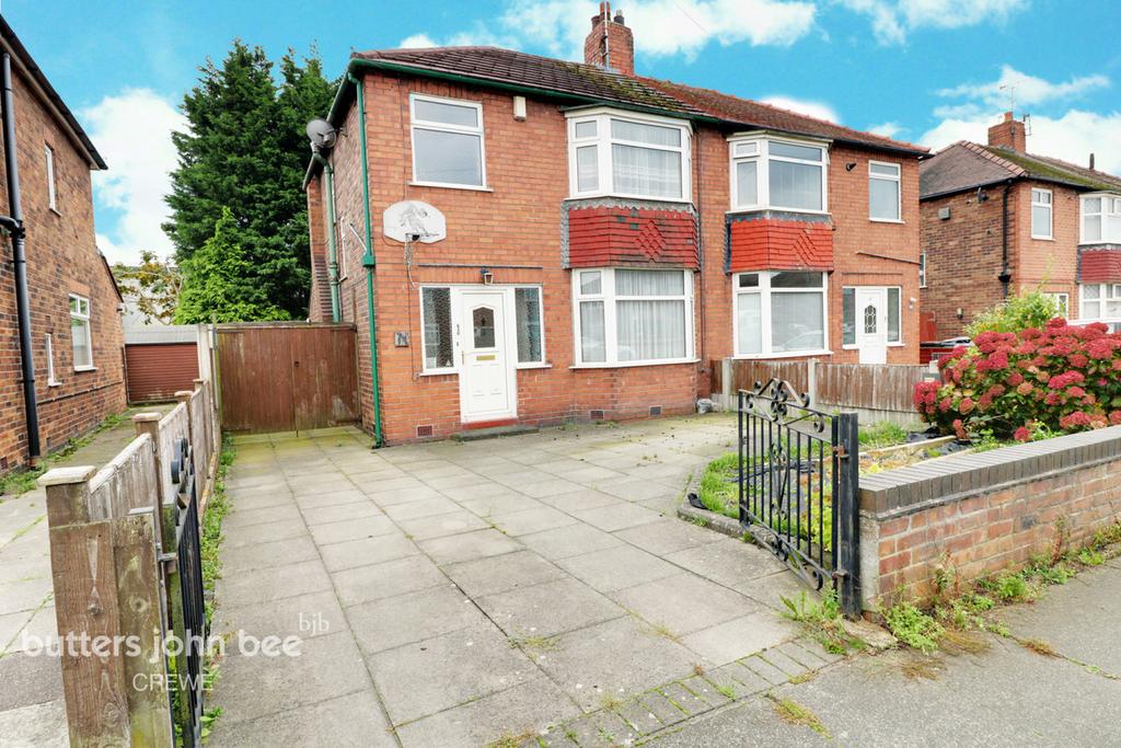 Davenport Avenue, Crewe 3 bed semidetached house £100,000