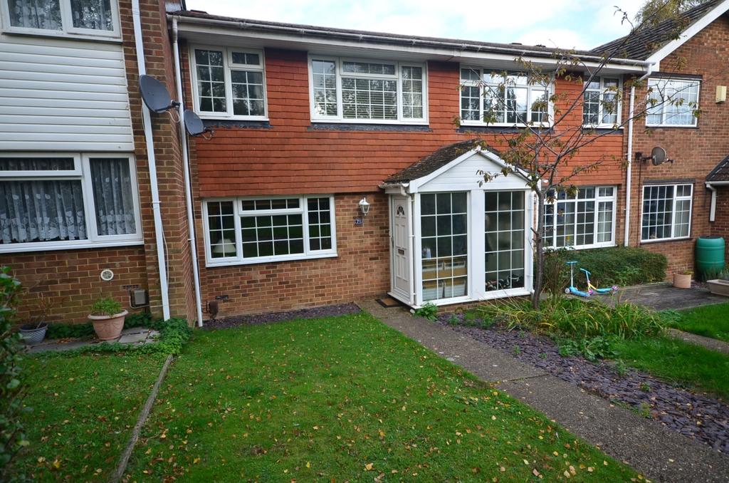Broadway Gillingham ME8 3 bed end of terrace house £1,200 pcm (£277 pw)