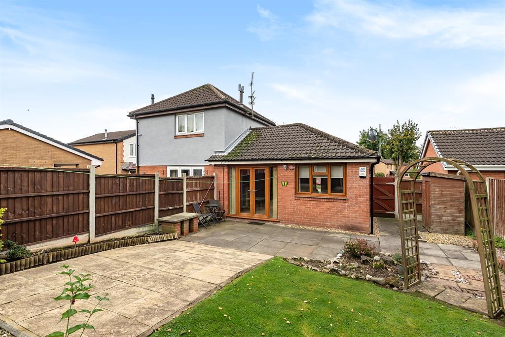 Elmridge, Leigh, WN7 1HN 1 bed semidetached bungalow £150,000