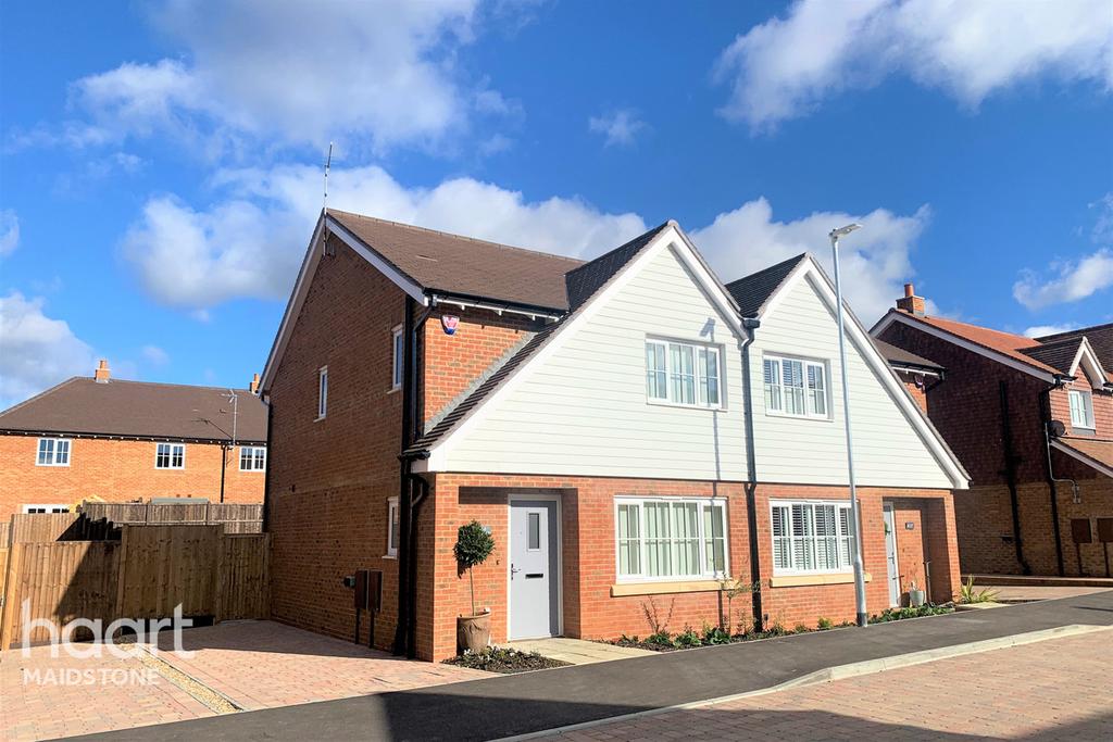Lodge Way, Lenham 3 bed semidetached house £420,000