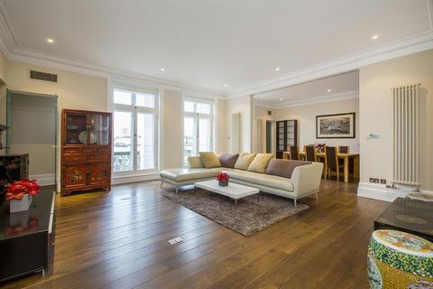 4 bedroom apartment to rent, Whitehall Court, London SW1A