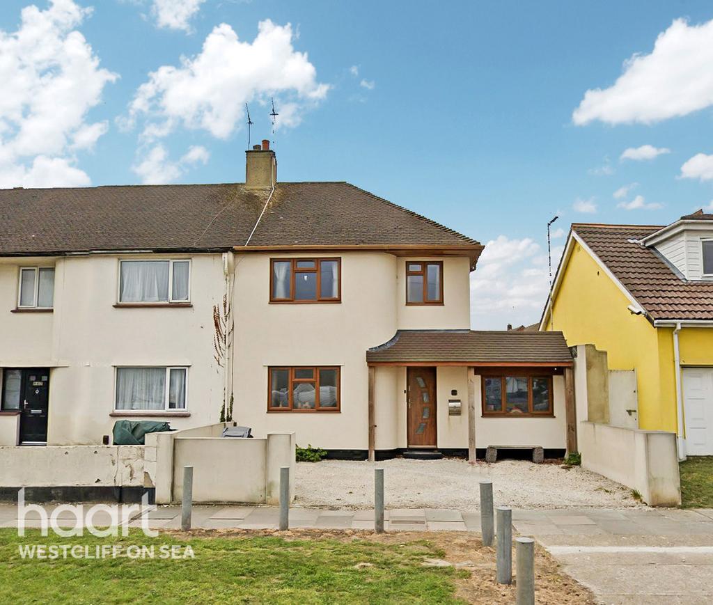 Prince Avenue, WestcliffOnSea 4 bed end of terrace house £375,000