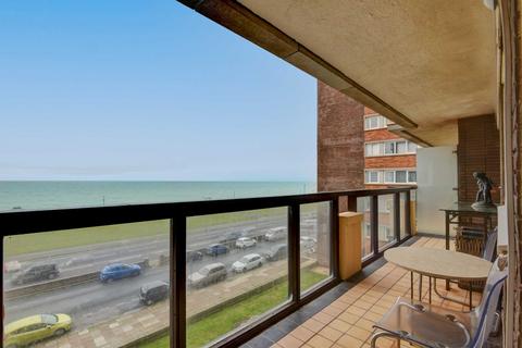 2 bedroom flat to rent, Kings Way Court, Hove