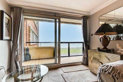 2 bedroom flat to rent, Kings Way Court, Hove