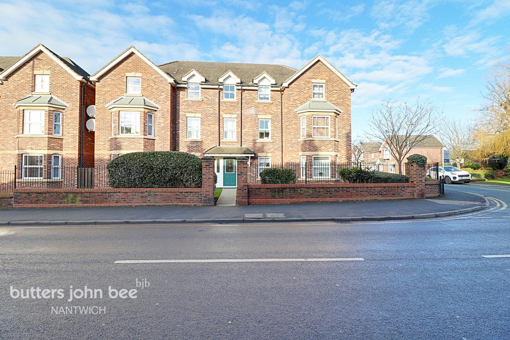 Whitewell Close, Nantwich 2 bed apartment £140,000