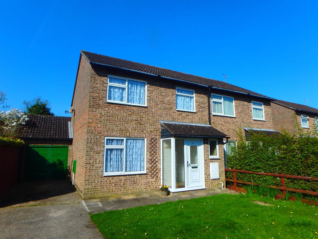 Blair Close, New Milton, BH25 5UP 3 bed semidetached house £1,250