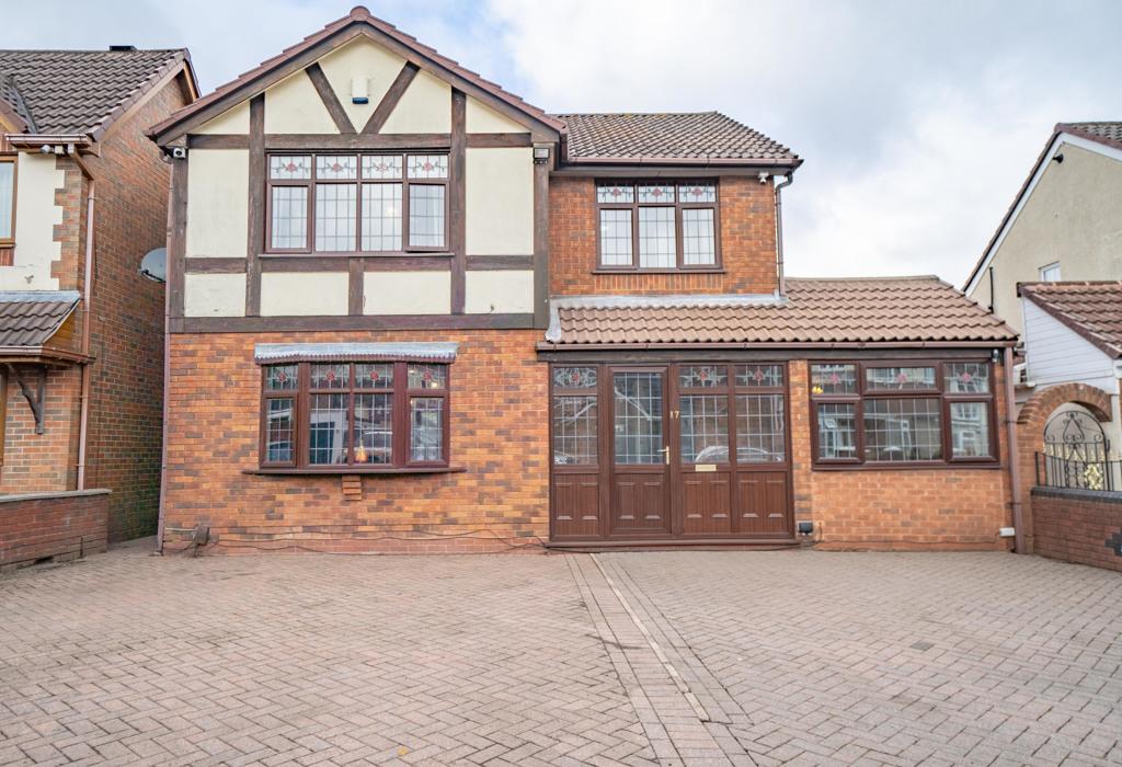 Grove, Bilston, West Midlands 4 bed detached house £319,950