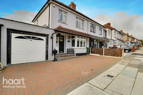 9 Woodstock Avenue, Romford, RM3 9NF