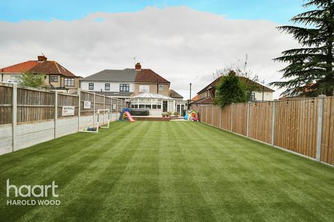 9 Woodstock Avenue, Romford, RM3 9NF