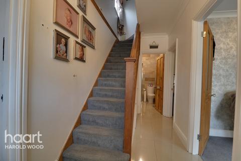 9 Woodstock Avenue, Romford, RM3 9NF