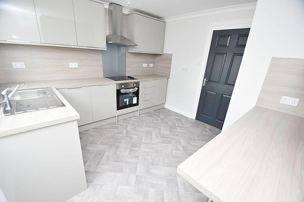 Clement Rise, Livingston 3 bed semidetached house £148,000