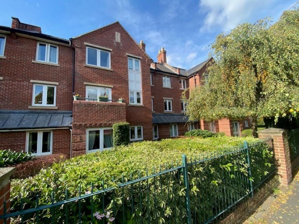 Court, Spalding 2 bed apartment £75,000