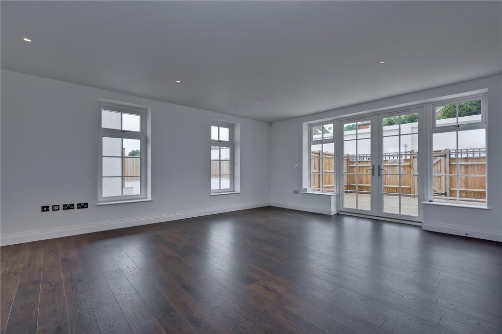 Lionsgate, 74 East Street, Farnham... 2 bed apartment £2,500 pcm (£577 pw)