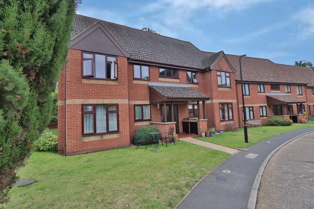 Parkside Court, Diss 2 bed flat - £140,000