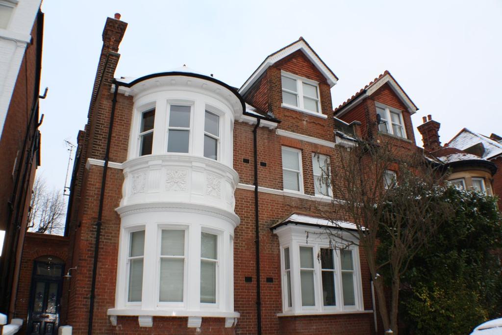 Claremont Gardens, Surbiton KT6 1 bed flat £1,295 pcm (£299 pw)