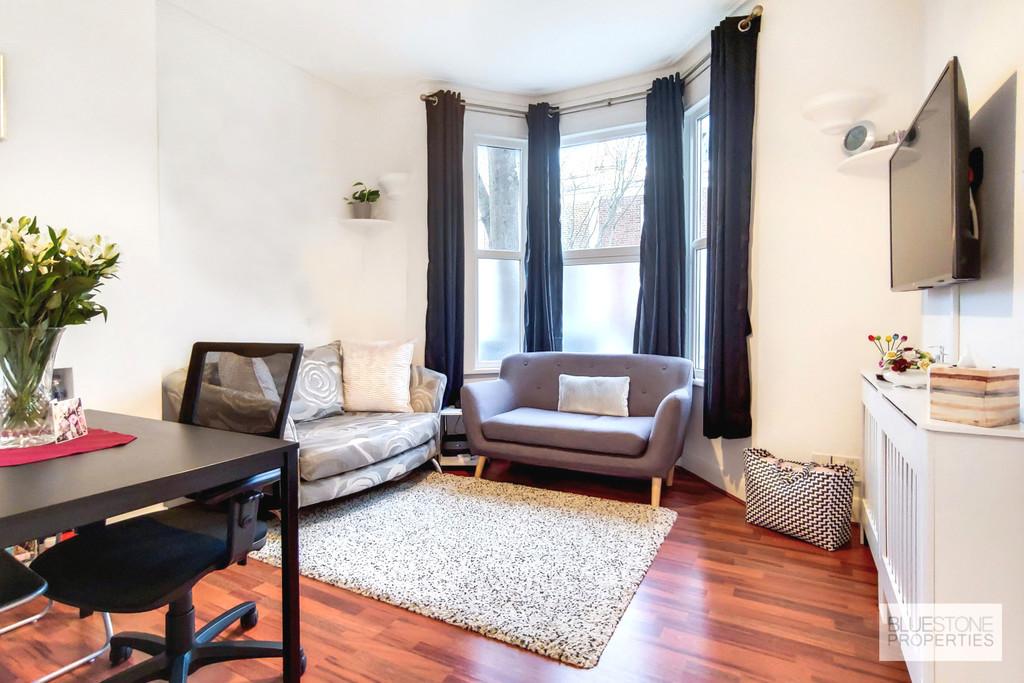 Elm Park, Brixton 2 bed flat to rent £1,975 pcm (£456 pw)