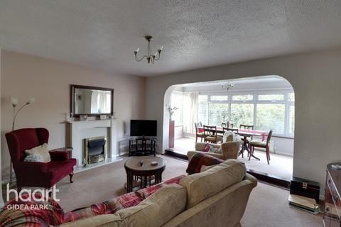 1 James Close, Romford, RM2 5UD