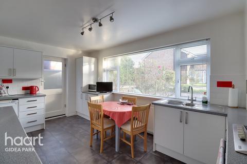 1 James Close, Romford, RM2 5UD