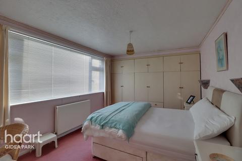 1 James Close, Romford, RM2 5UD