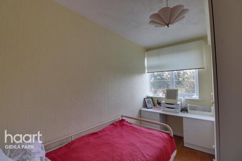 1 James Close, Romford, RM2 5UD